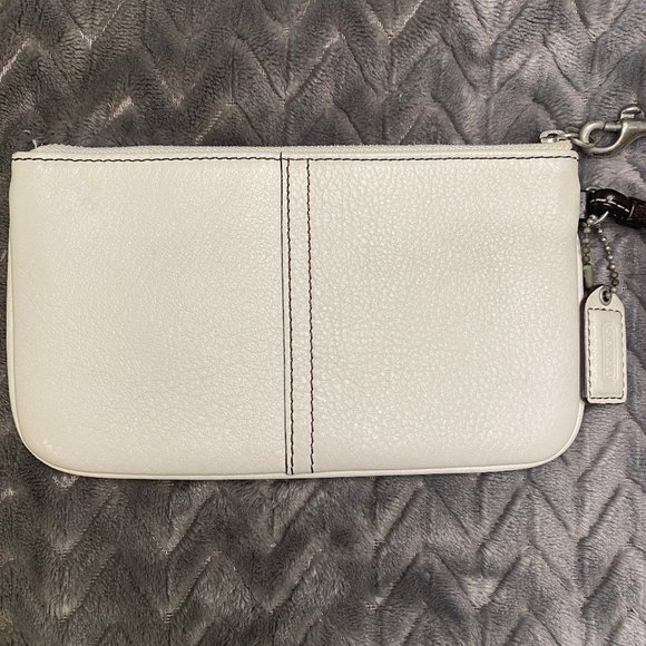 Coach Chelsea Pebbled Leather Wristlet in White and Silver FS6J98 Pouch EUC - Picture 5 of 9
